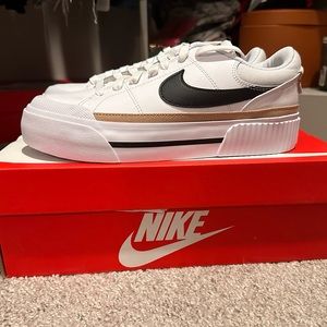 Nike Court Legacy Lift